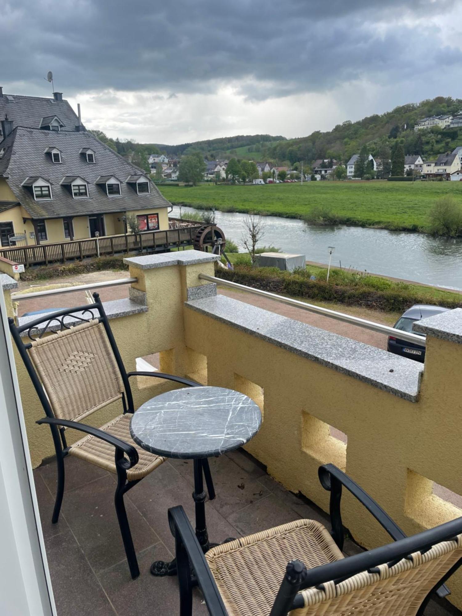 Ferienwohnung Riverside Resort Idyllisch Direkt An Der Lahn 迭斯 外观 照片