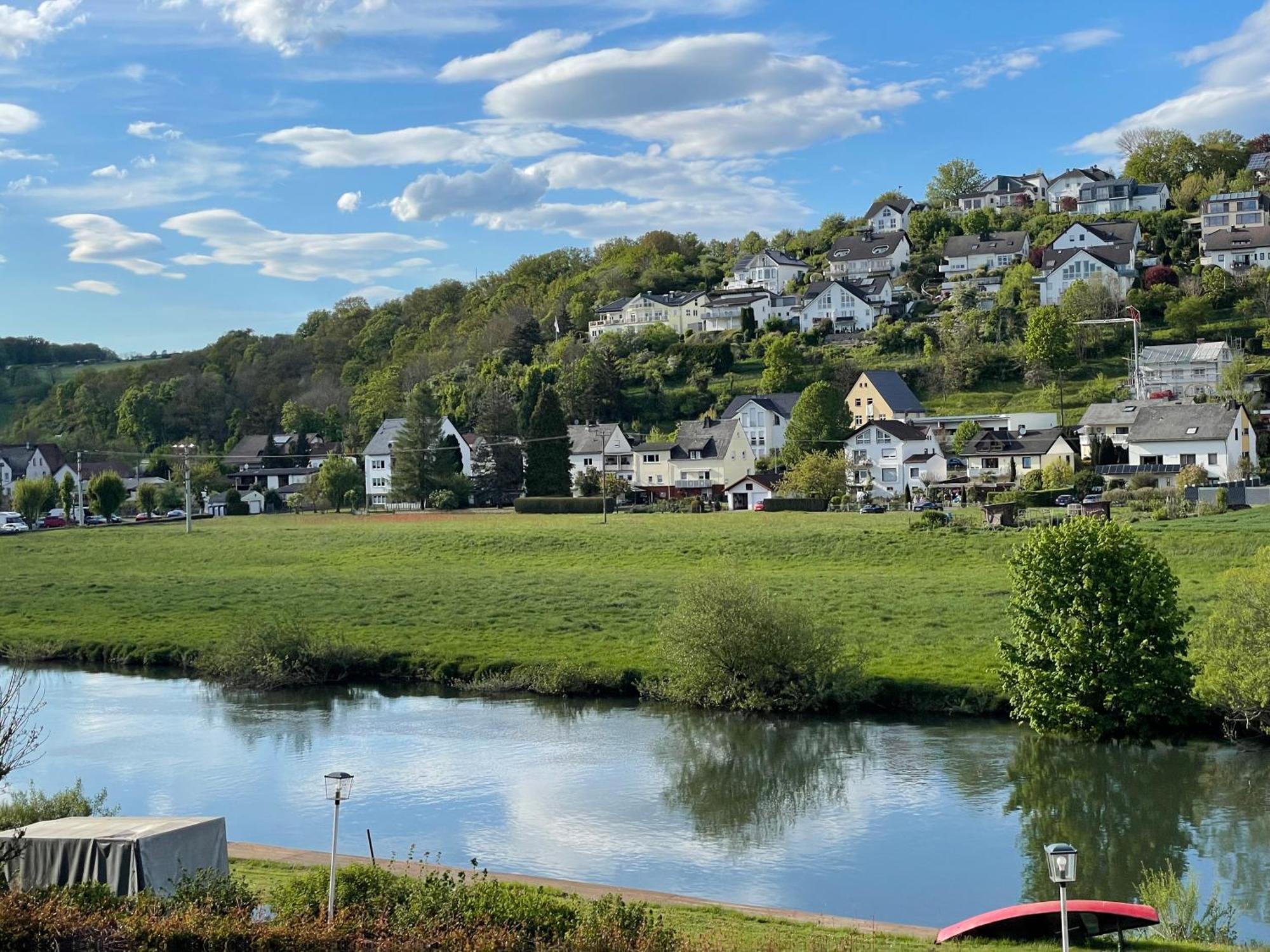 Ferienwohnung Riverside Resort Idyllisch Direkt An Der Lahn 迭斯 外观 照片